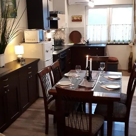 Hedi Vendeghaz Apartmán *
